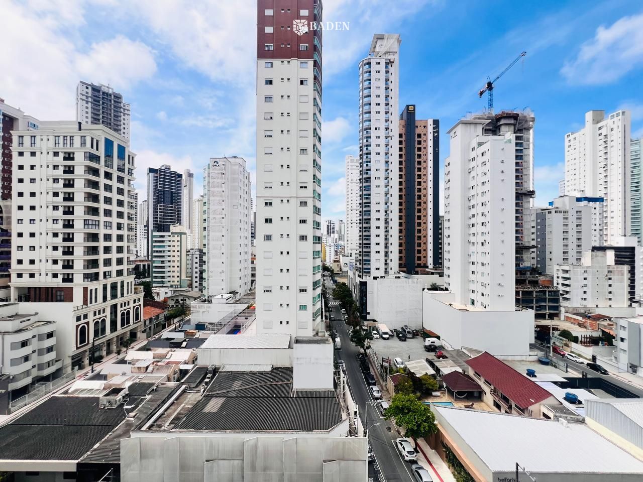 Apartamento Semimobiliado, 4 suítes no centro de BC