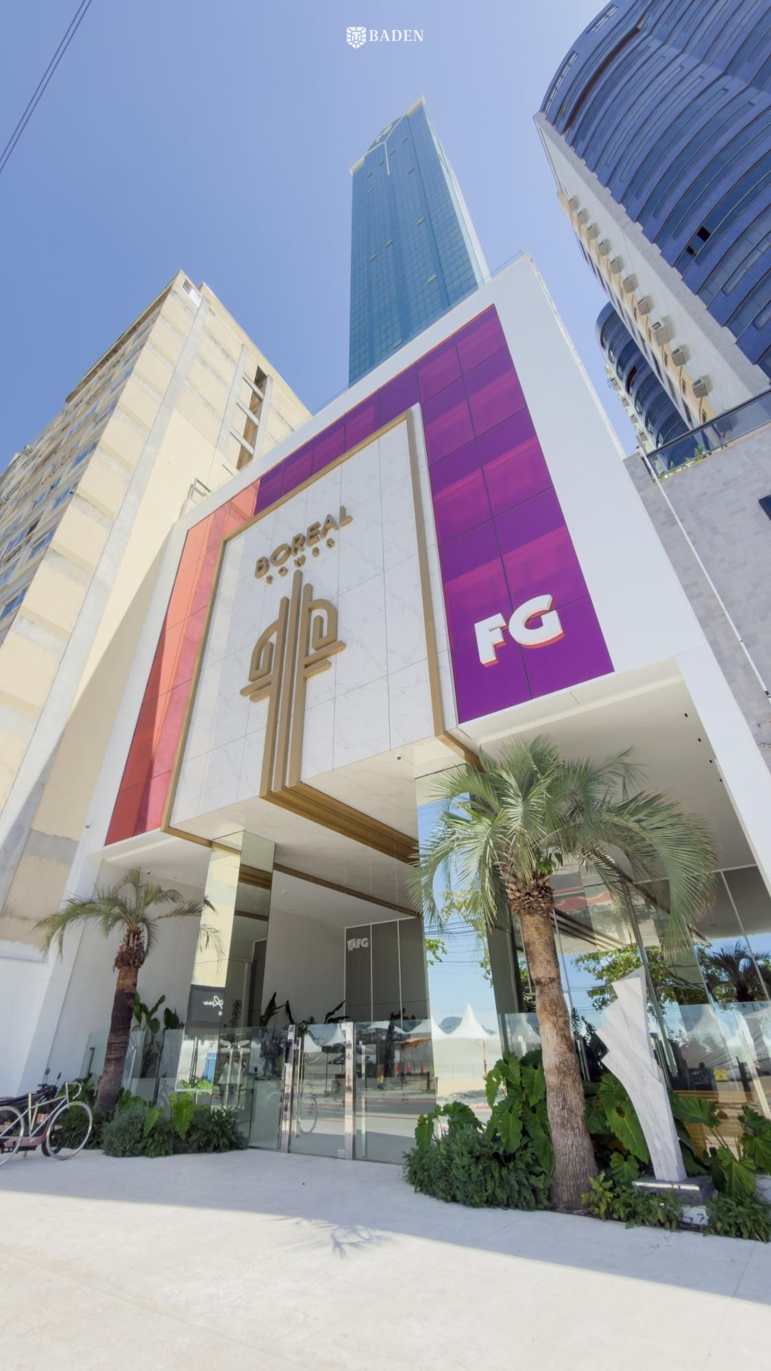 Apartamento frente mar com 4 suítes no Ed. Boreal Tower em Balneário Camboriú