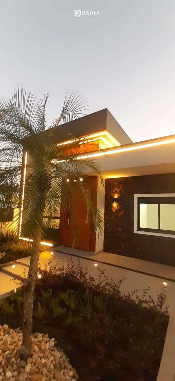 Linda casa novo com 3 dormitórios sendo suíte.