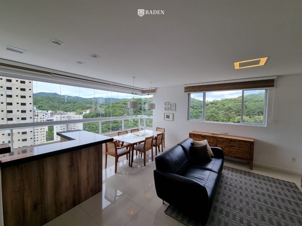 Apartamento mobiliado / 2 suítes / 2 vagas – Edifício Farol Ponta do Mel