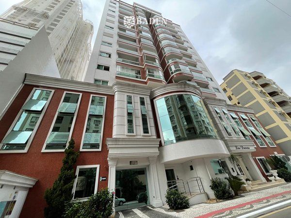 Apartamento / 3 suites / 2 vagas / Mobiliado / Centro / Balneário Camboriú