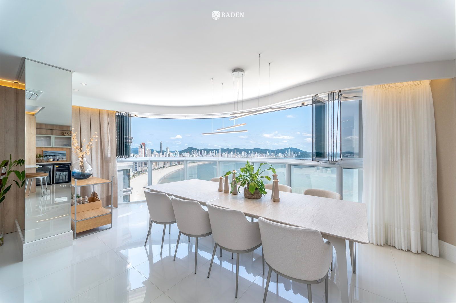 Apartamento mobiliado no edifício Ibiza Towers em Balneário Camboriú