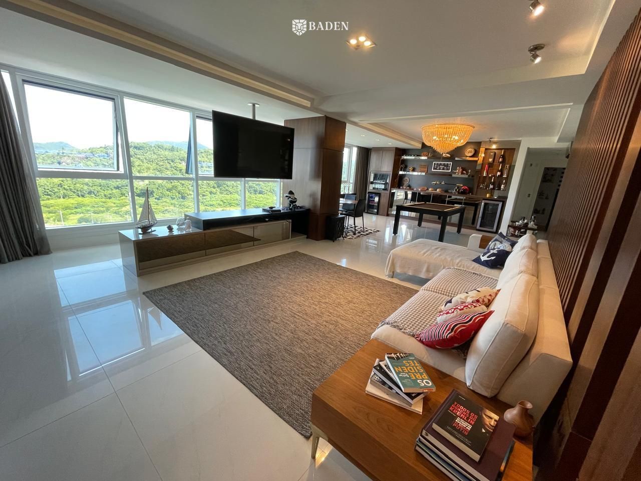 Apartamento / 3 Suítes / Locação Anual