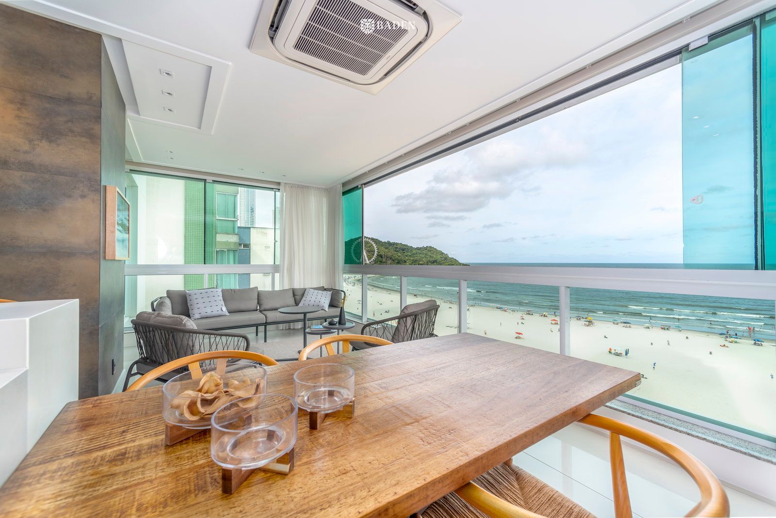 Apartamento mobiliado no edifício Metrópolis em Balneário Camboriú