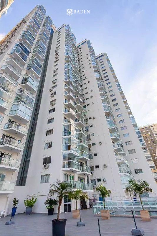 Apartamento / 3 Dormitórios / Frente Mar