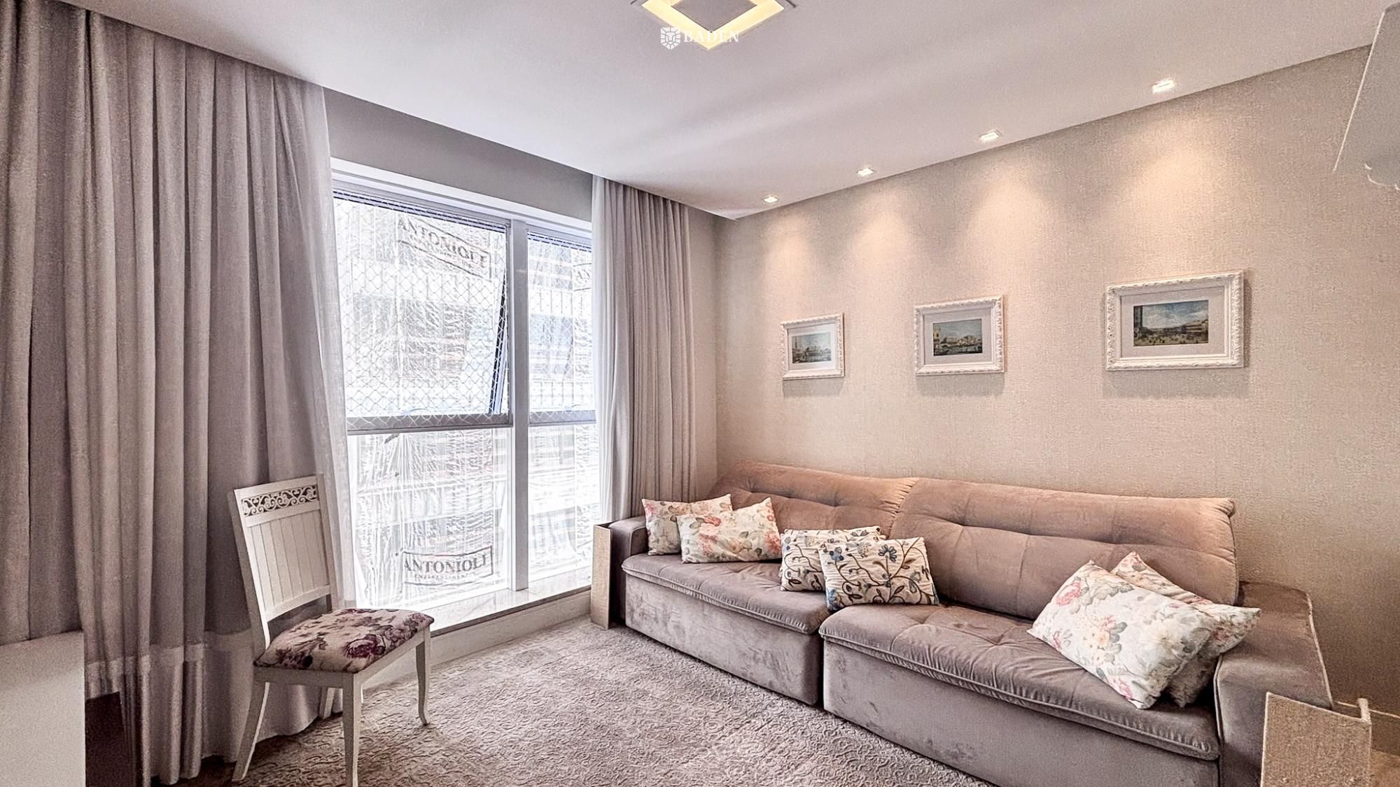 Apartamento / Venda / 4 Dormitórios / 3 Vagas de Garagem / Meia Praia Itapema.