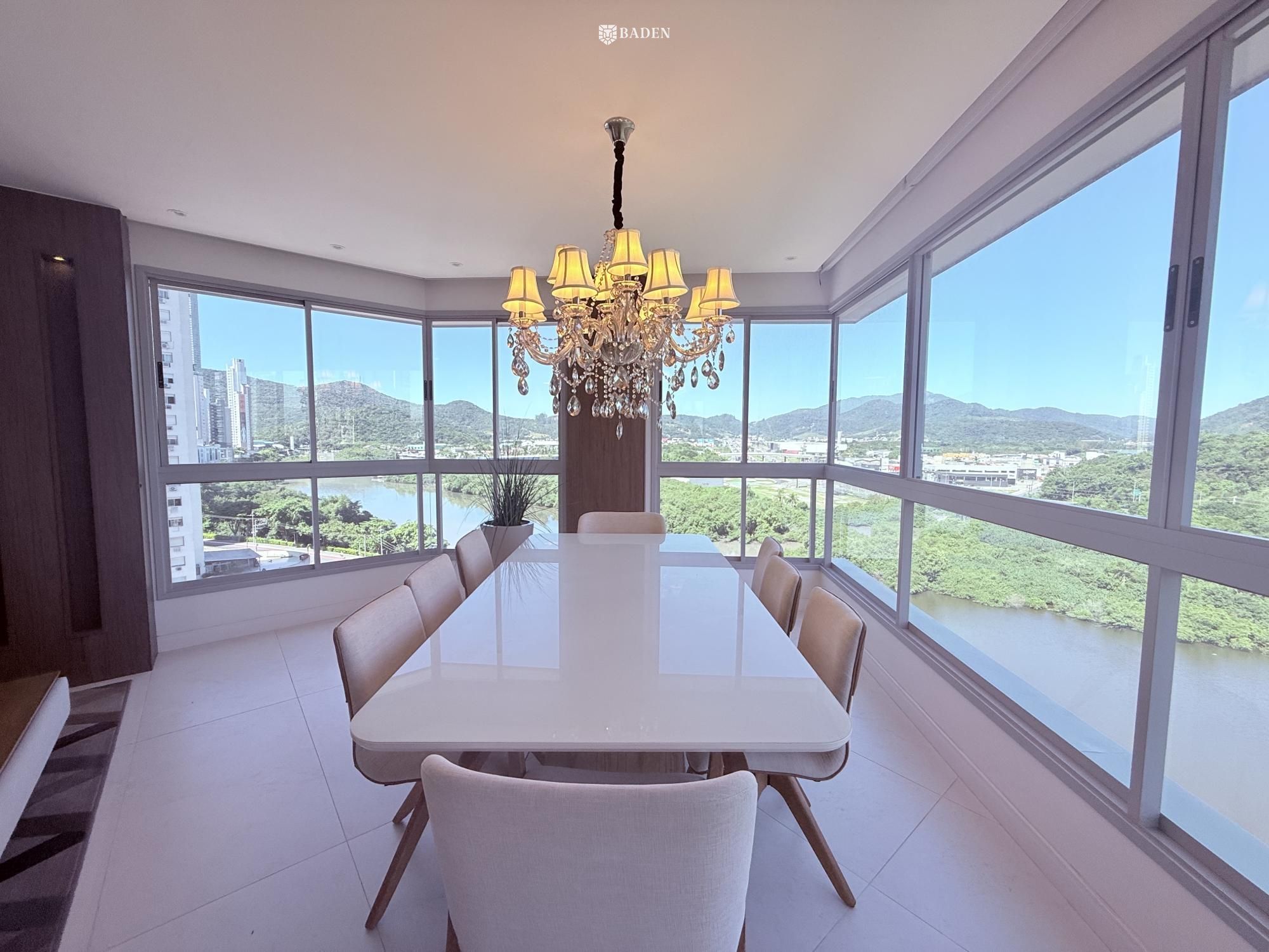 Apartamento / 4 dormitórios / Quadra Mar / Barra Sul / Balneário Camboriú