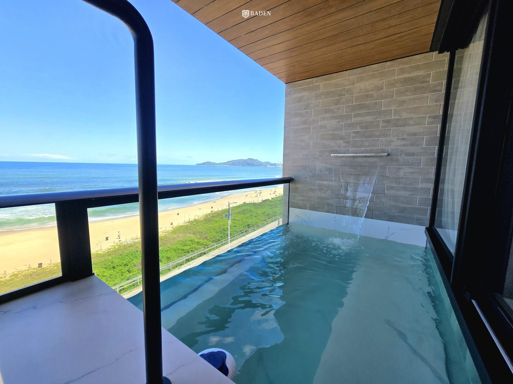 Apartamento mobiliado Frente Mar com piscina no Ed. Sunrise, na Praia Brava