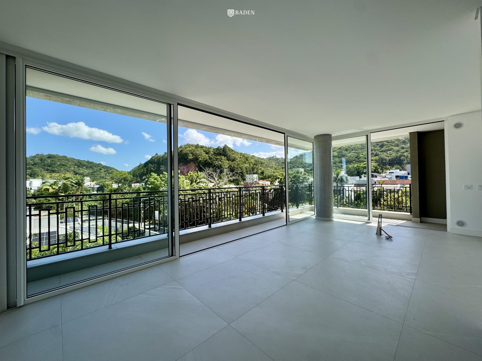 Imóvel Exclusivo na Praia Brava / 164m² /3 Suítes / 3 Vagas de Garagem / Novo