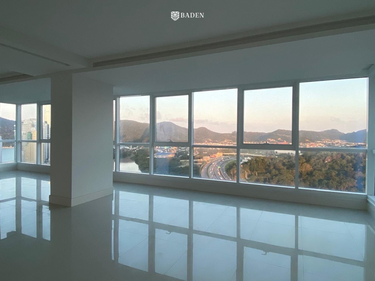 Apartamento novo no edifício Marina Beach Towers em Balneário Camboriú