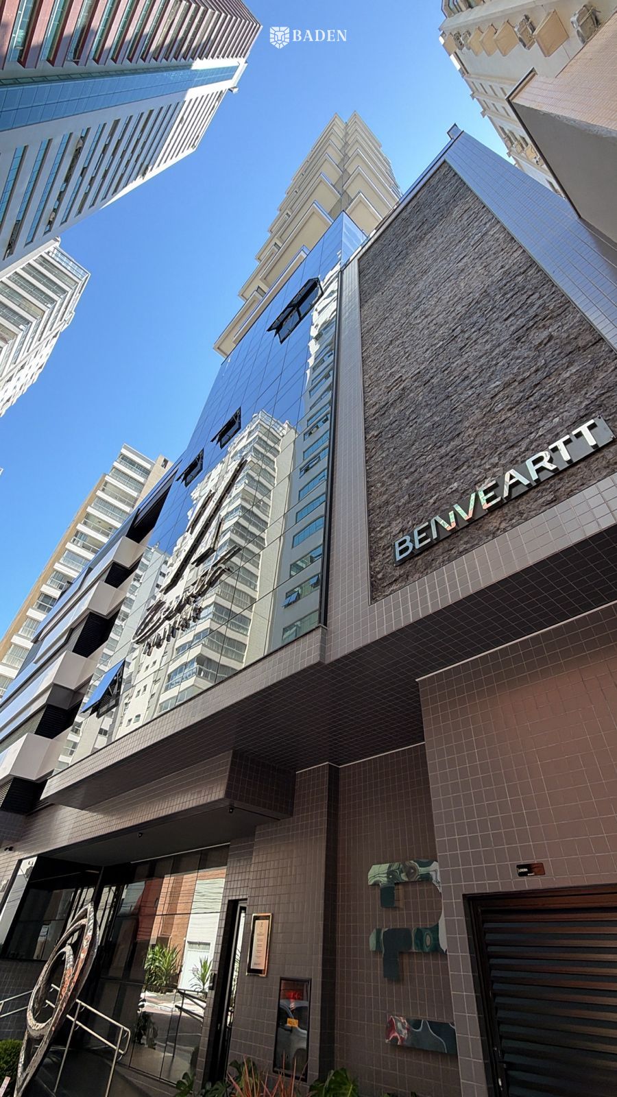 Apartamento quadra mar mobiliado e decorado no edifício Zenith Tower em Balneário Camboriú