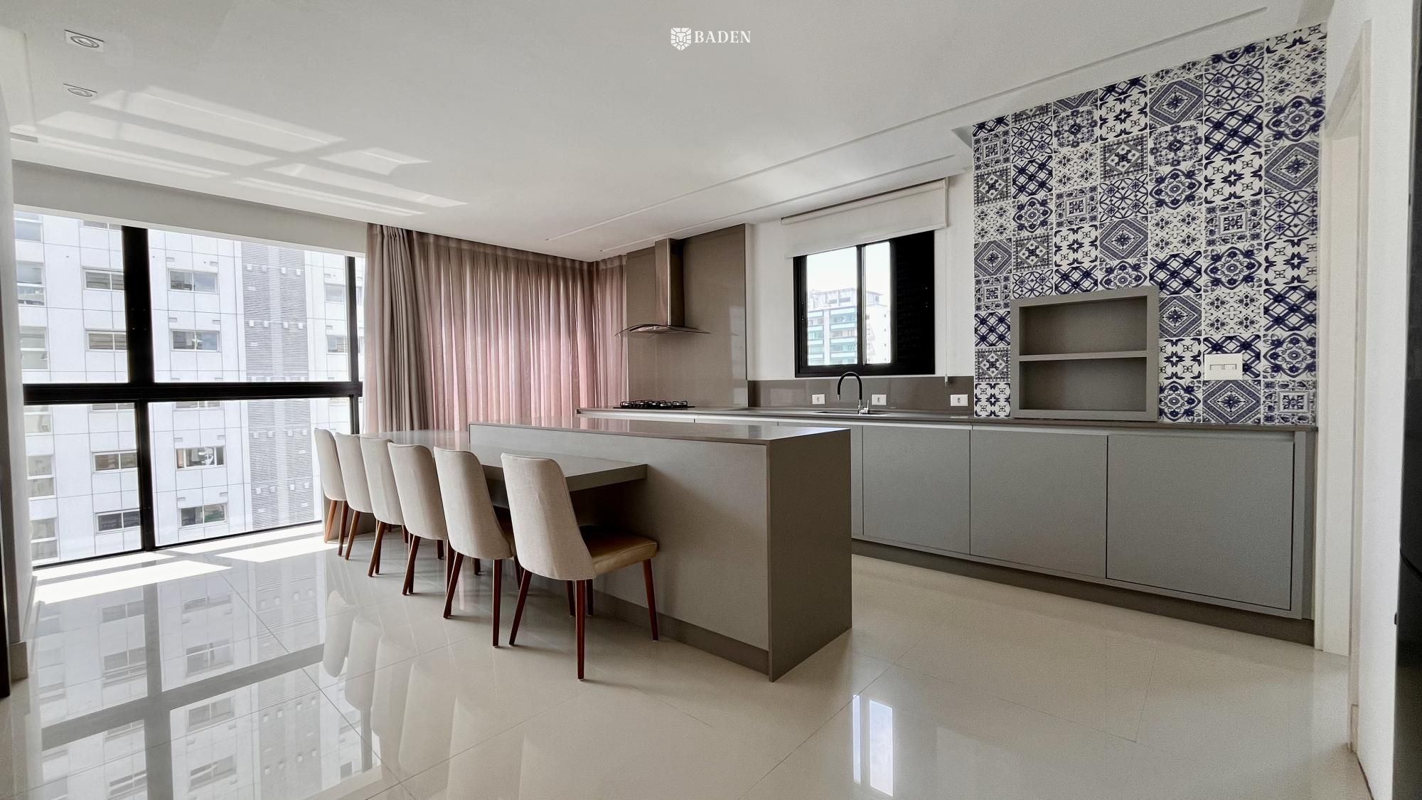 Apartamento 3 Suítes no Centro de Balneário