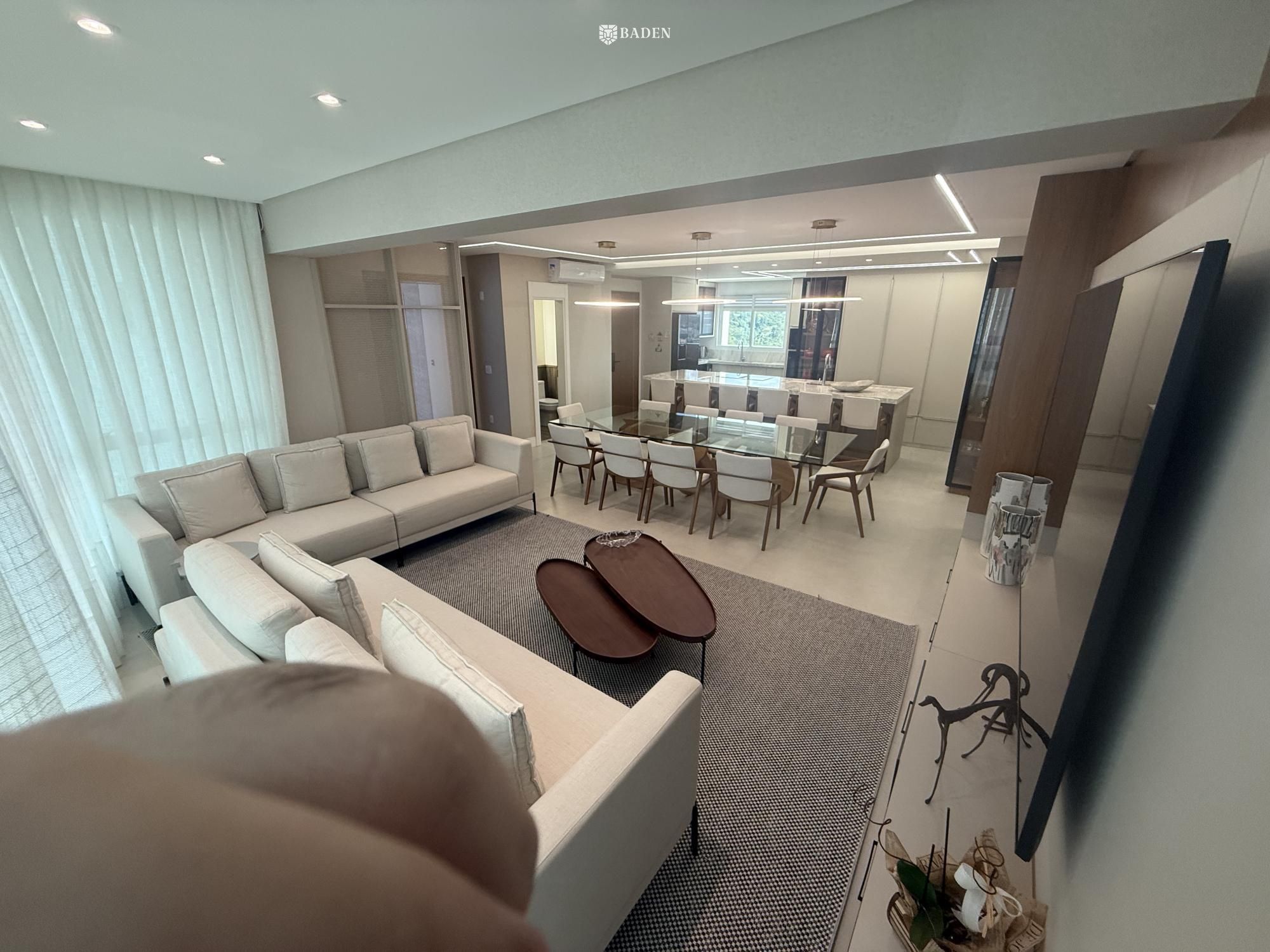 Magnífico apto finamente mobiliado com vaga náutica!