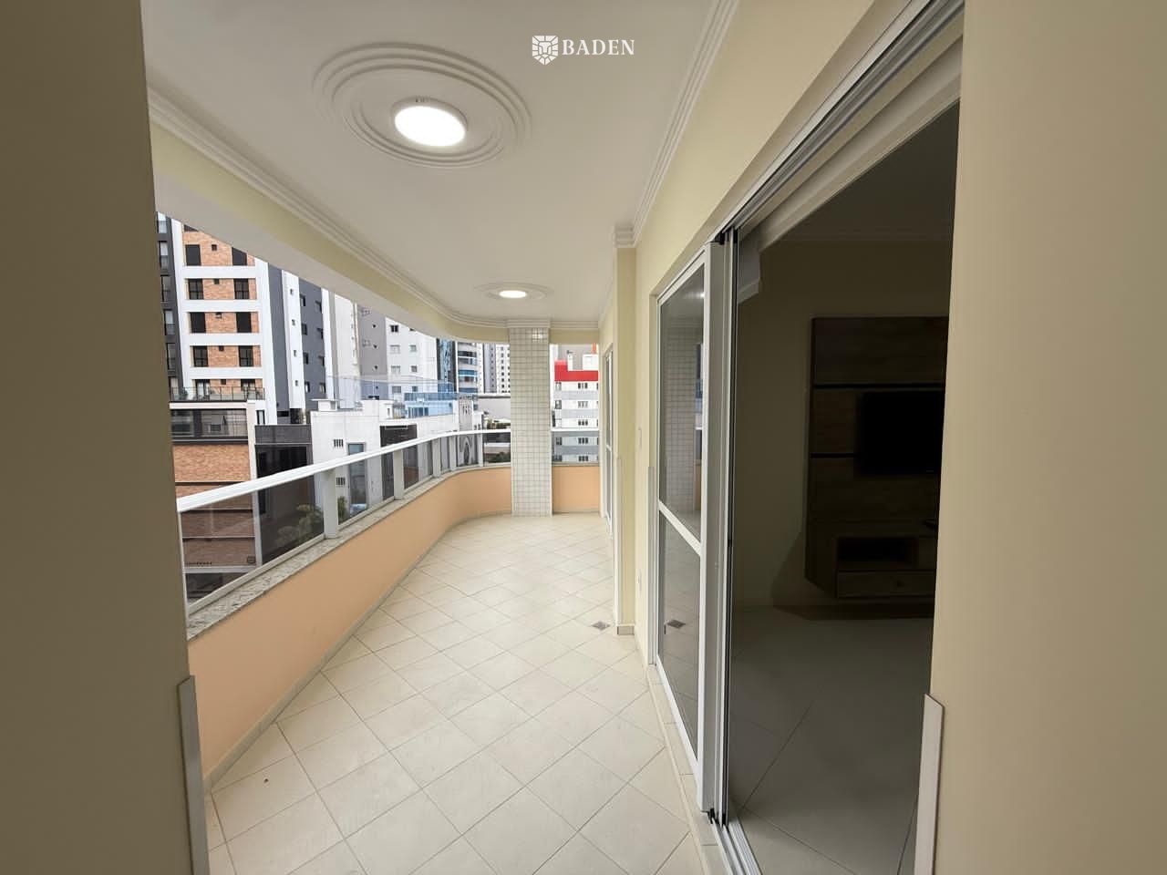 Apartamento mobiliado / 1 suíte / Centro de BC – Edifício Costa dos Corais