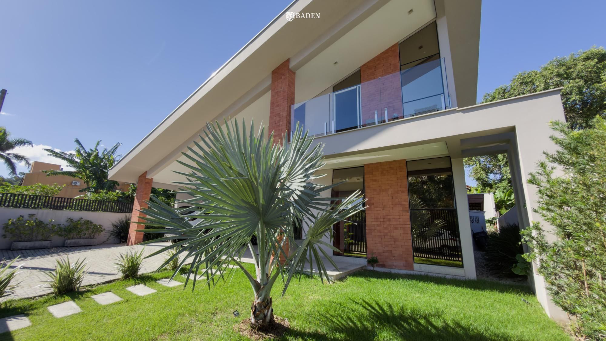 Casa, 3 quartos, 272 m² - Foto 1