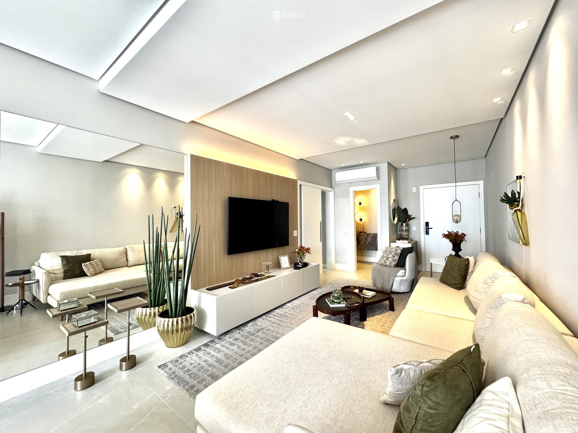 Apartamento 4 Dormitórios / 3 Vagas / Mobiliado e Decorado / Balneário Camboriú