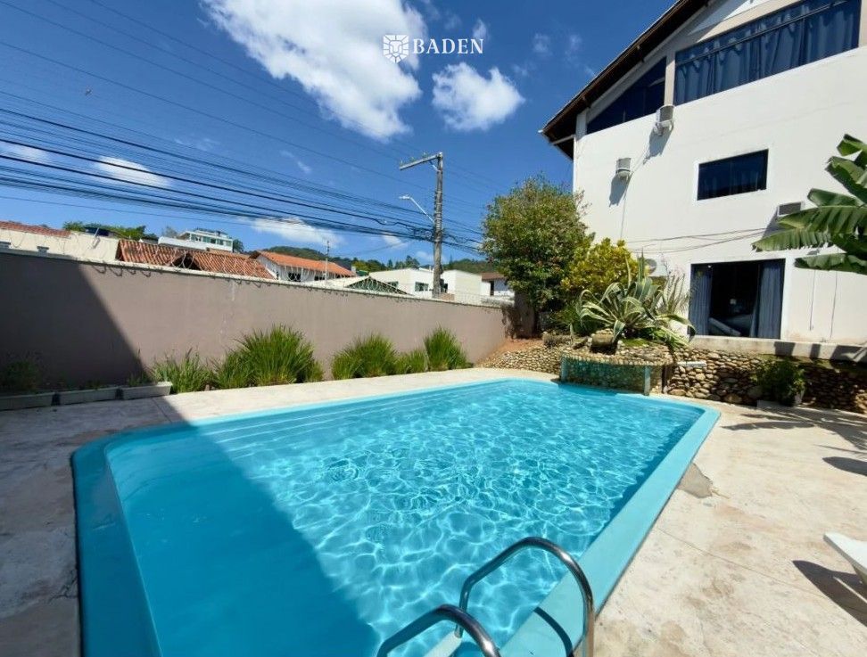 Casa, 4 quartos, 169 m² - Foto 1