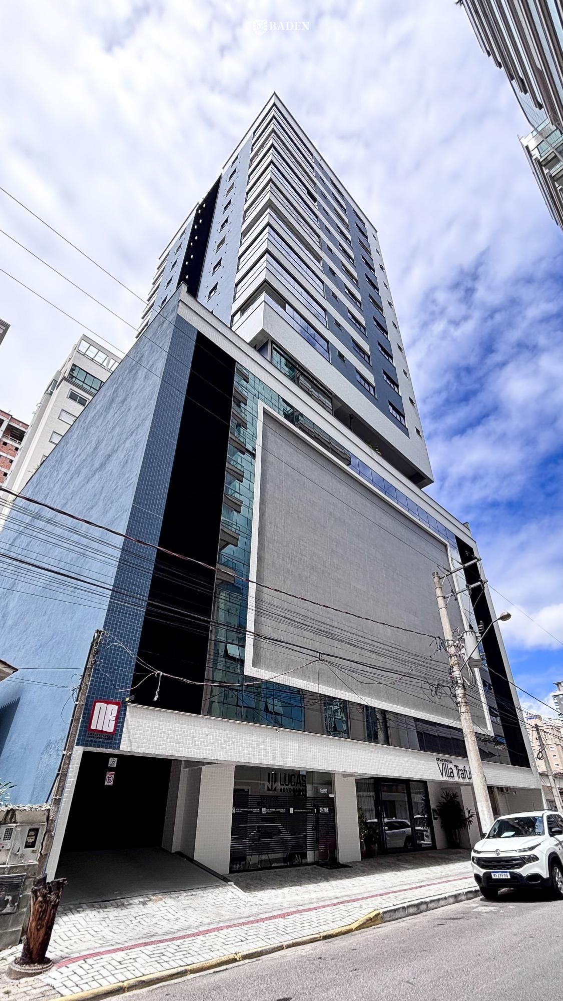 Apartamento / Venda / 3 suítes / 3 Vagas de Garagem / Meia Praia Itapema SC.