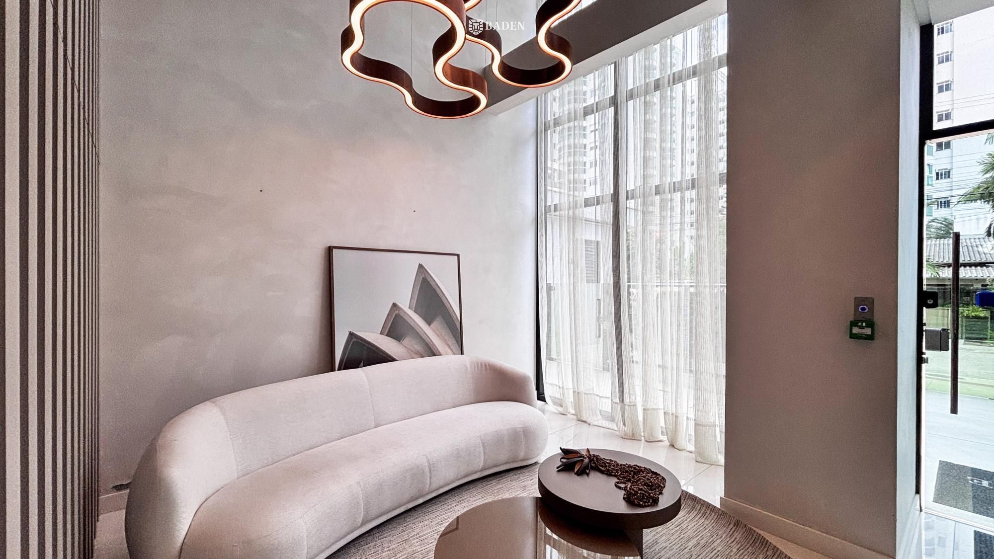 Apartamento com 3 suítes na Praia Brava, no Edifício Surfers Paradise