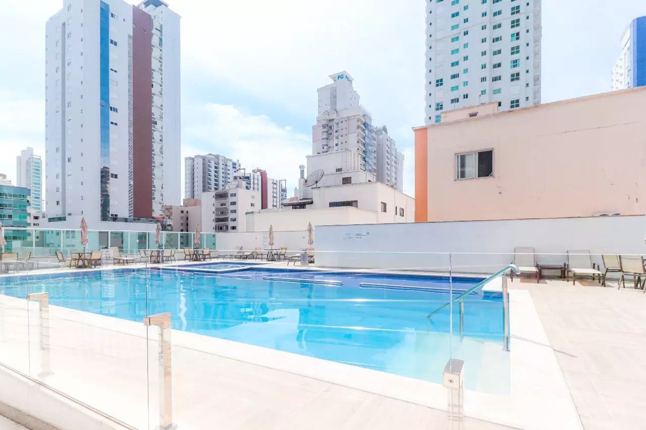 Apartamento com 3 suítes, finamente mobiliado no Edifício Lumière, em Balneário Camboriú