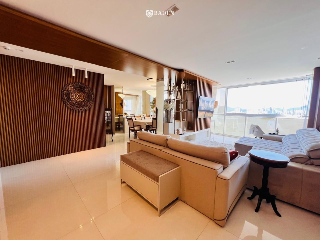 Apartamento com Vista Mar / 4 Dormitórios / Balneário Camboriú