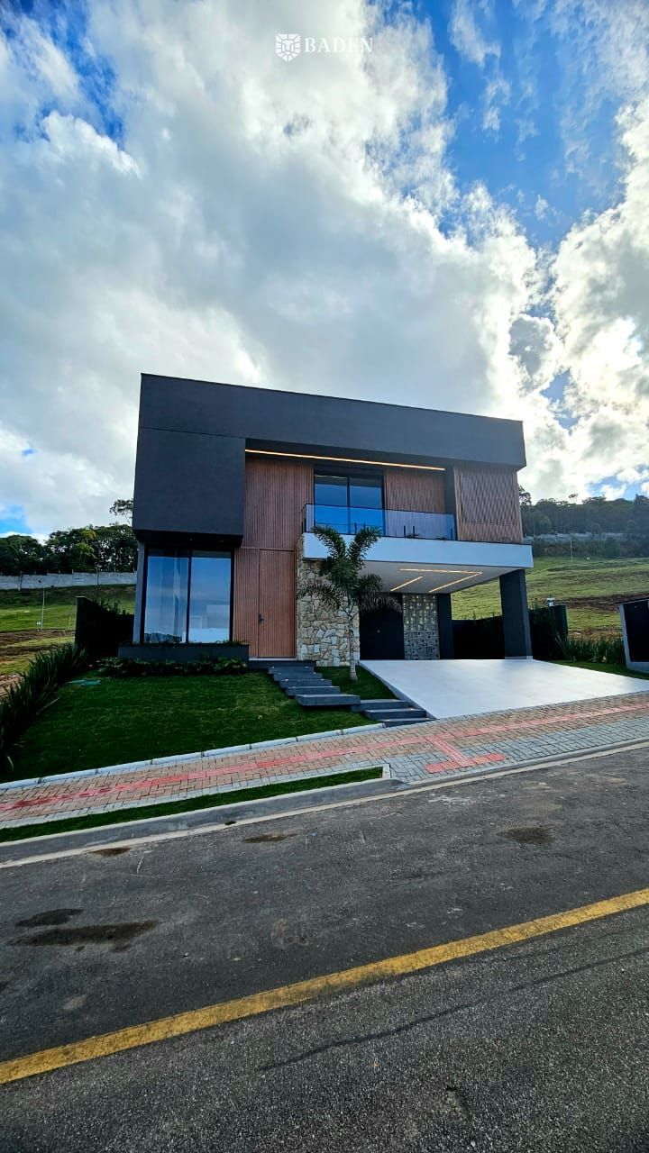 Casa, 4 quartos, 300 m² - Foto 1