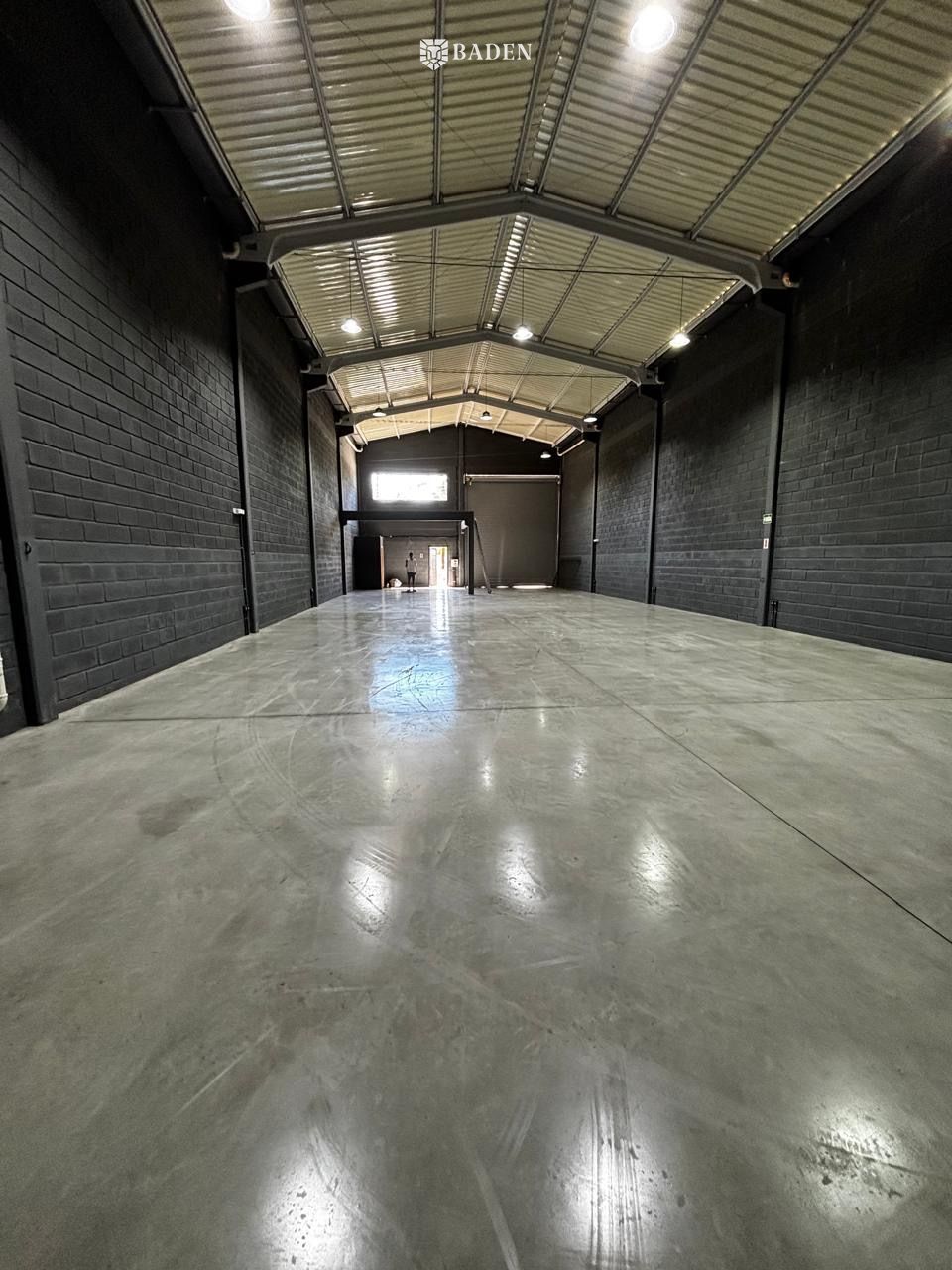 Galpão Industrial 300m² + Mezanino | 300m da BR-101 | Camboriú