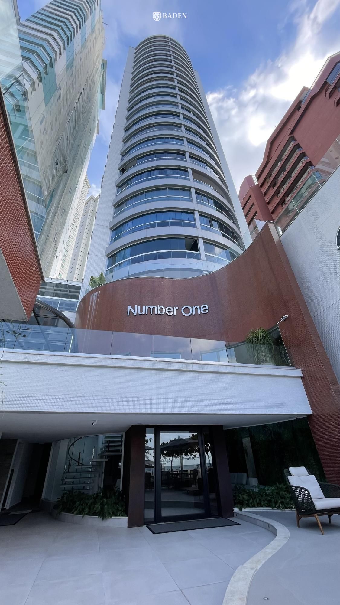 Apto 4  Suítes / Frente  Mar / Venda ou Locação / Balneário Camboriú – SC