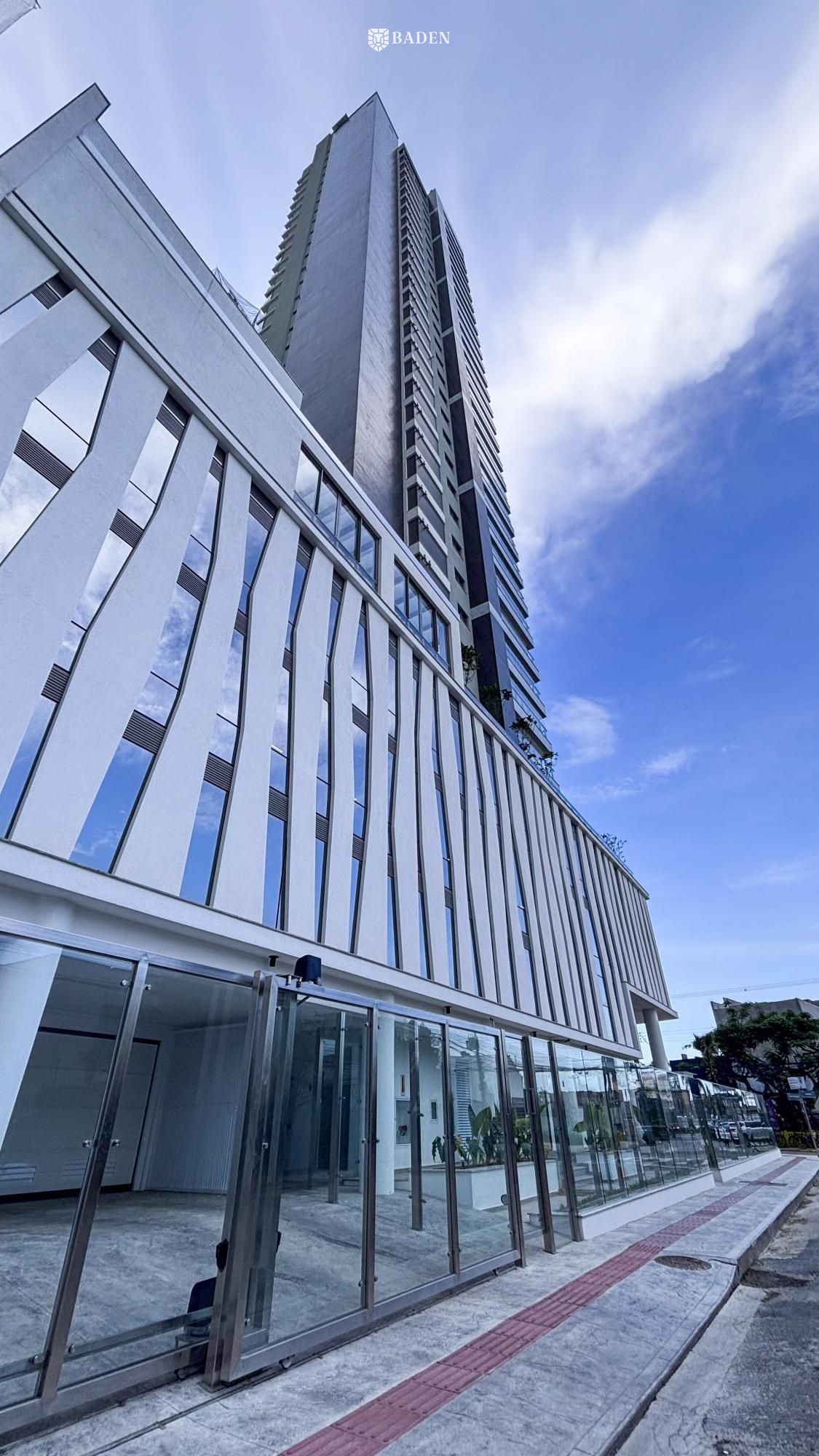 Apartamento 4 suítes no Edifício Velazquez em Itajaí-SC