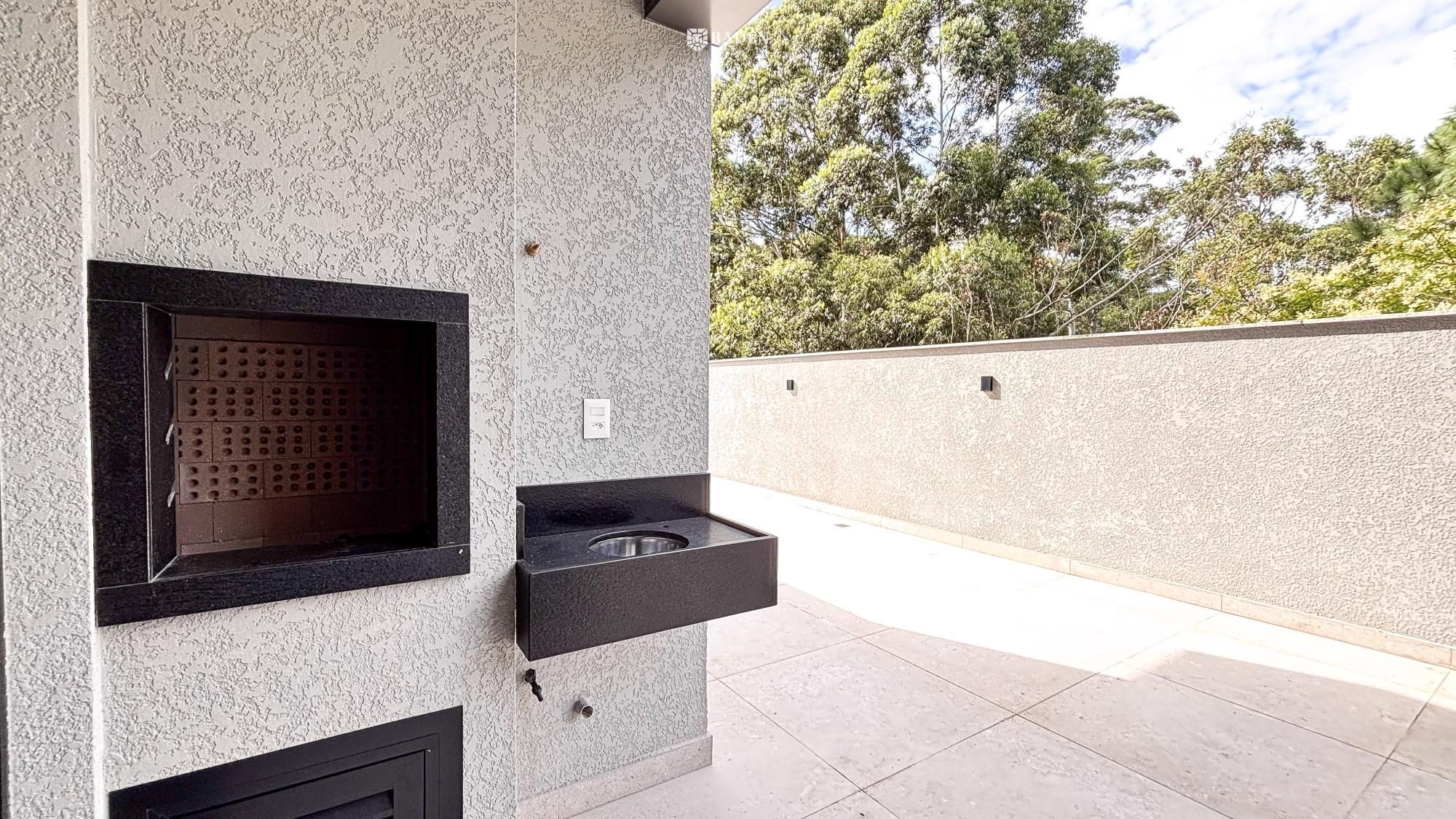 Apartamento Garden 2 suítes com 144m2 entre a Praia Brava e BC