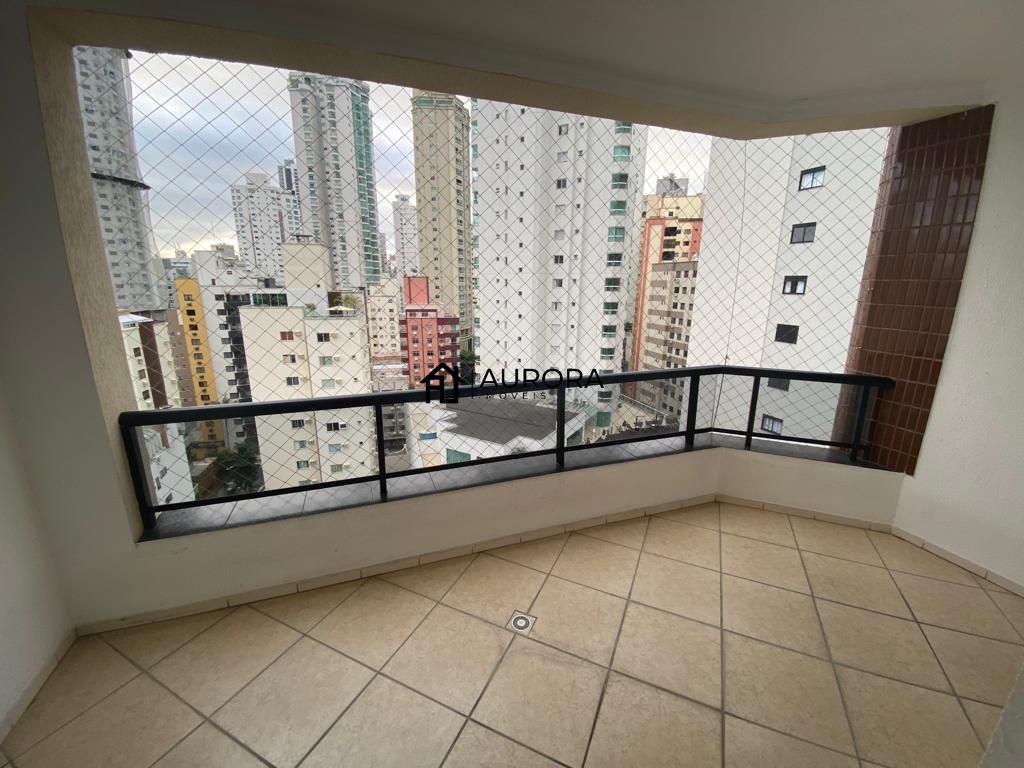 Apartamento à venda com 3 quartos, 157m² - Foto 4