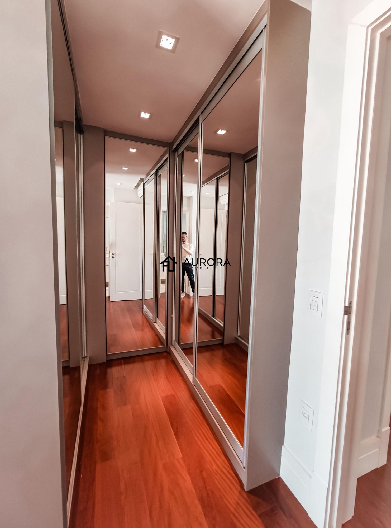 Apartamento à venda com 4 quartos, 213m² - Foto 10