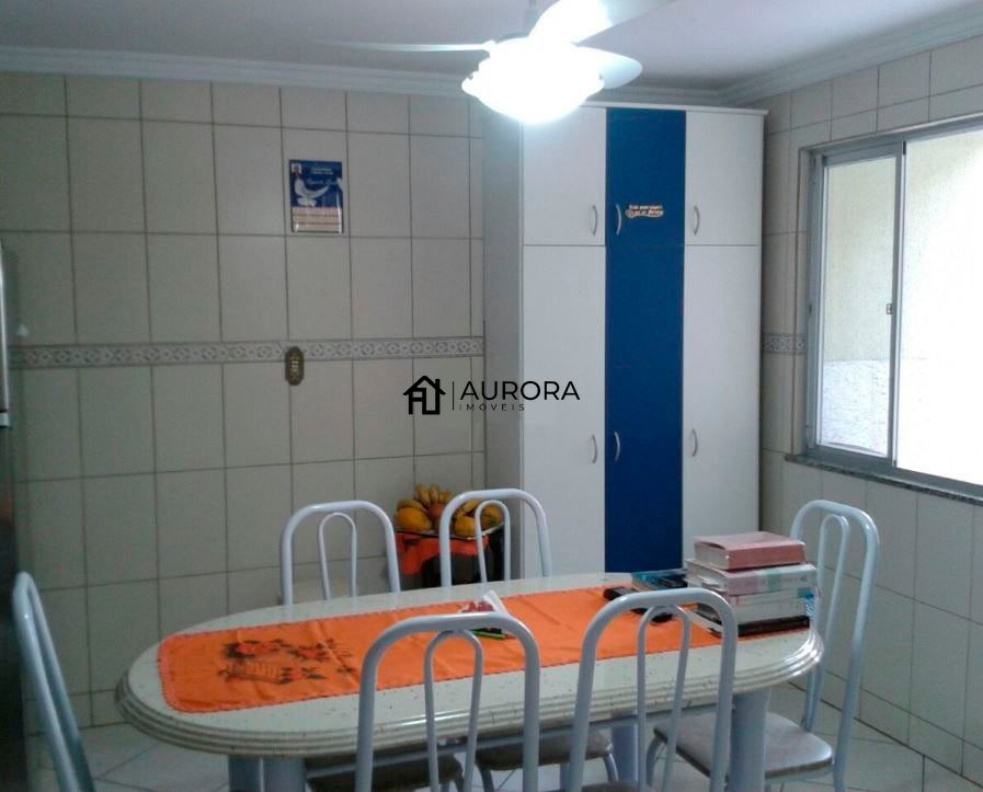 Casa à venda com 4 quartos, 300m² - Foto 1