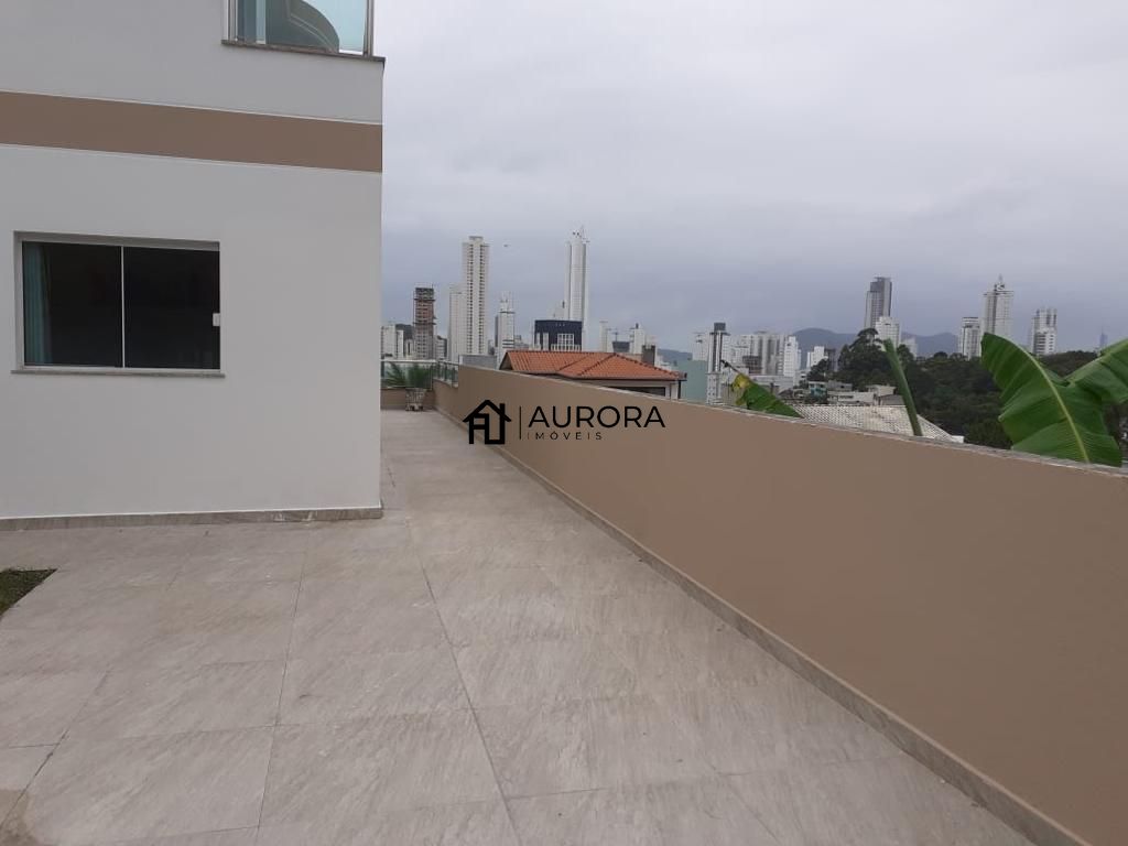 Casa à venda com 4 quartos, 350m² - Foto 4