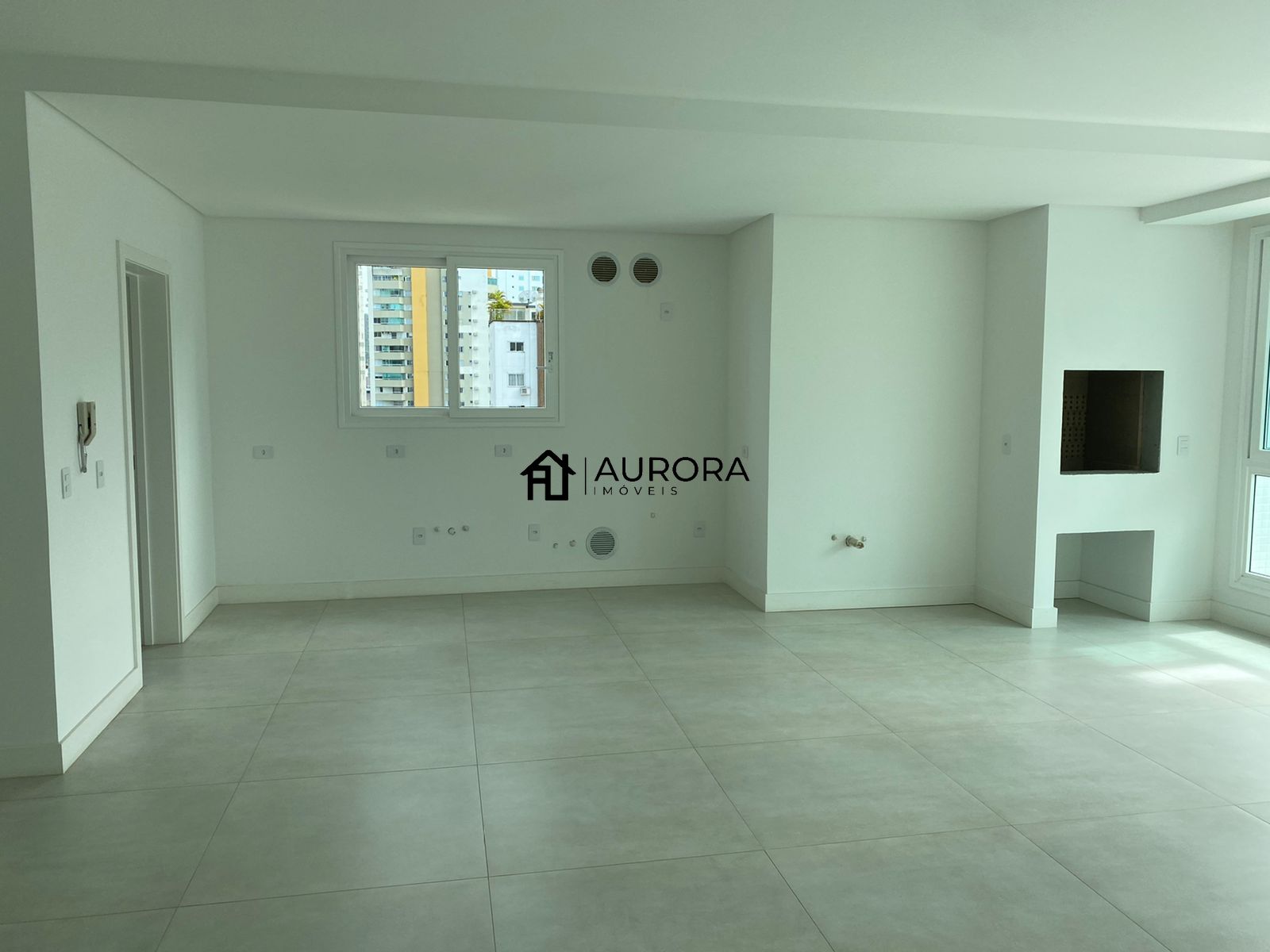 Apartamento à venda com 3 quartos, 137m² - Foto 3