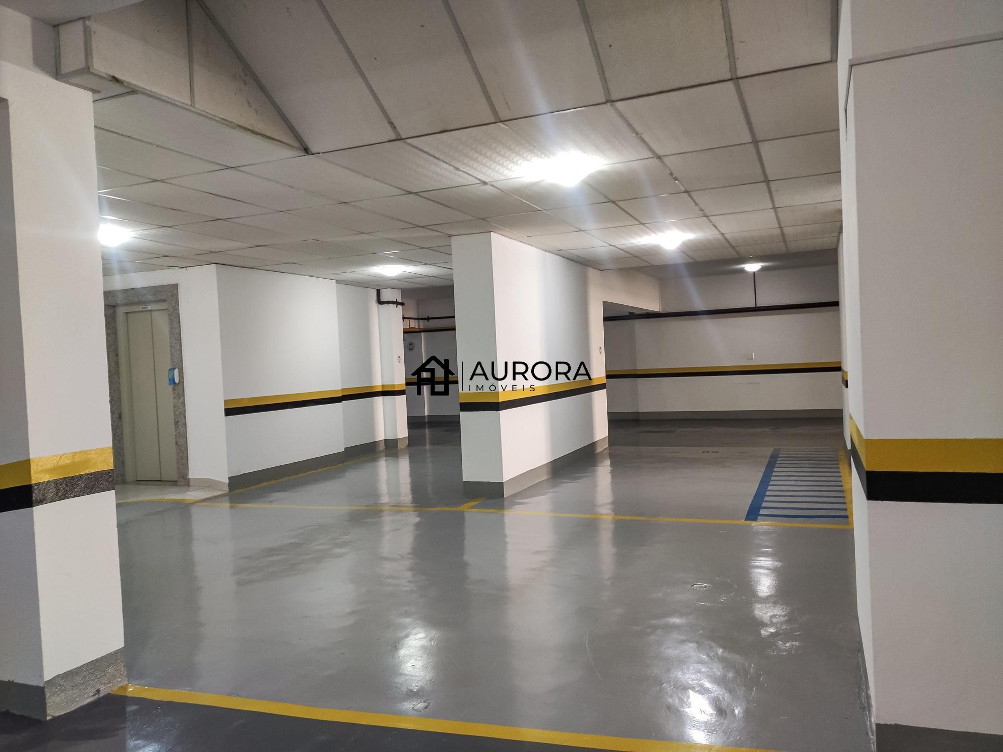 Apartamento à venda com 4 quartos, 213m² - Foto 2