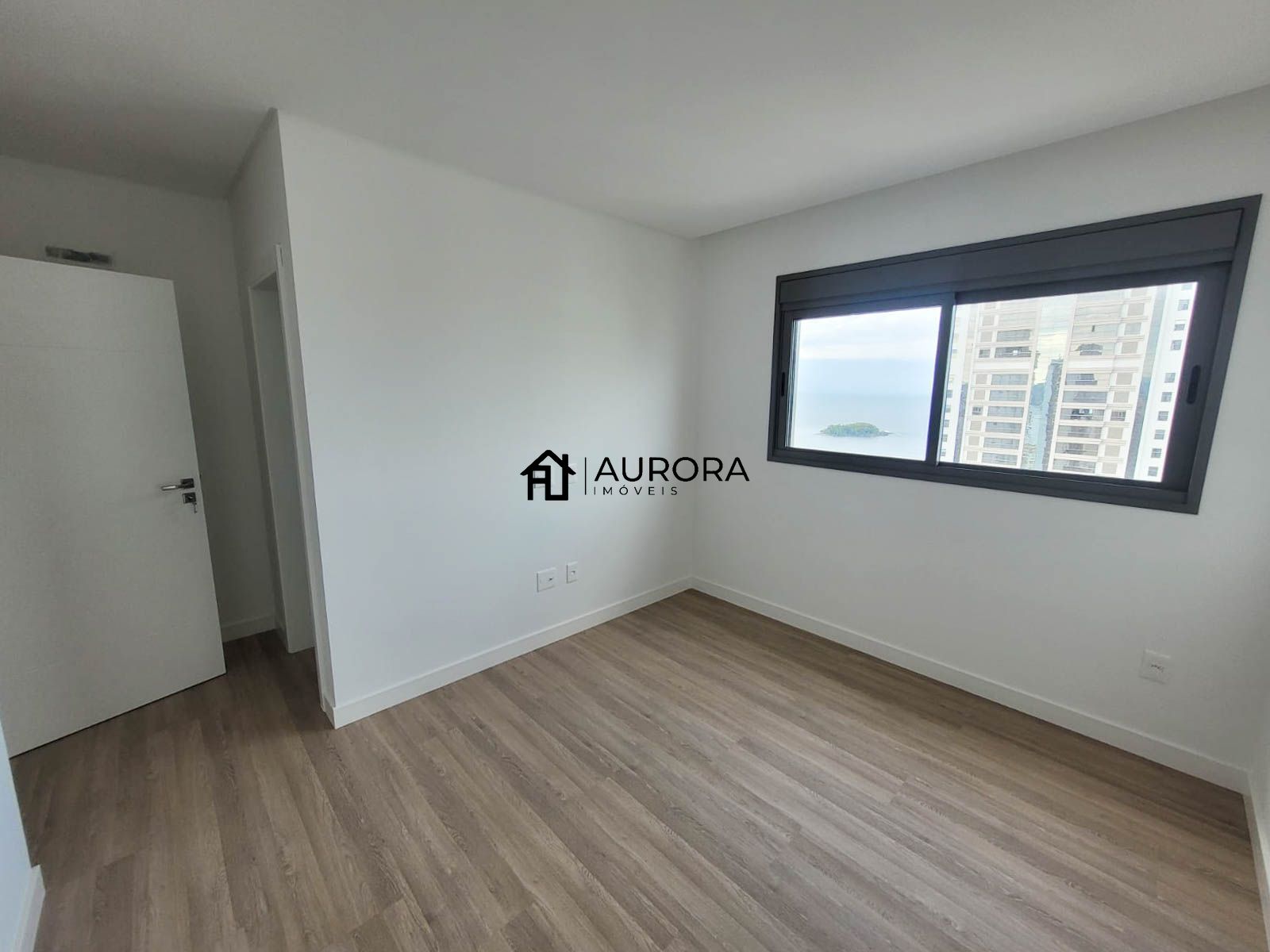 Apartamento à venda com 4 quartos, 165m² - Foto 8