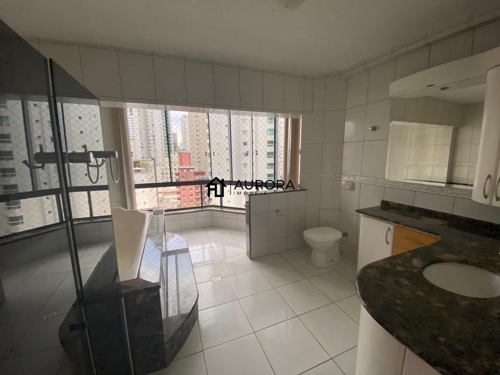 Apartamento à venda com 3 quartos, 157m² - Foto 6