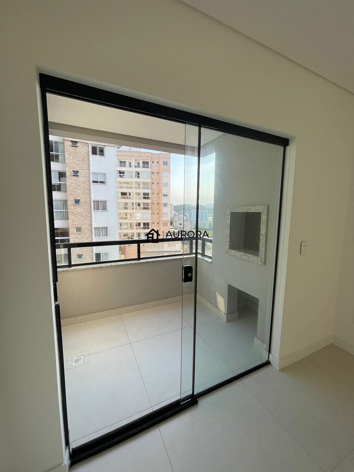 Apartamento à venda com 2 quartos, 65m² - Foto 2