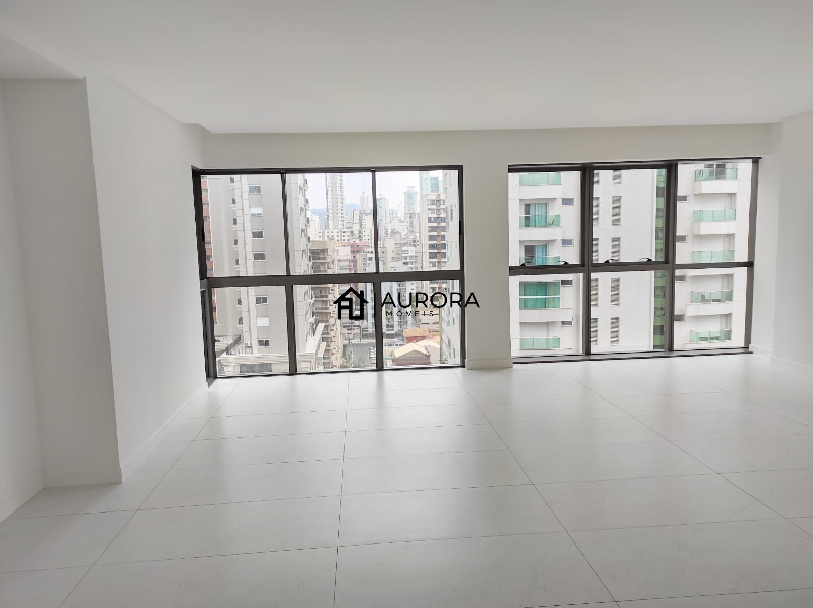 Apartamento à venda com 4 quartos, 165m² - Foto 3