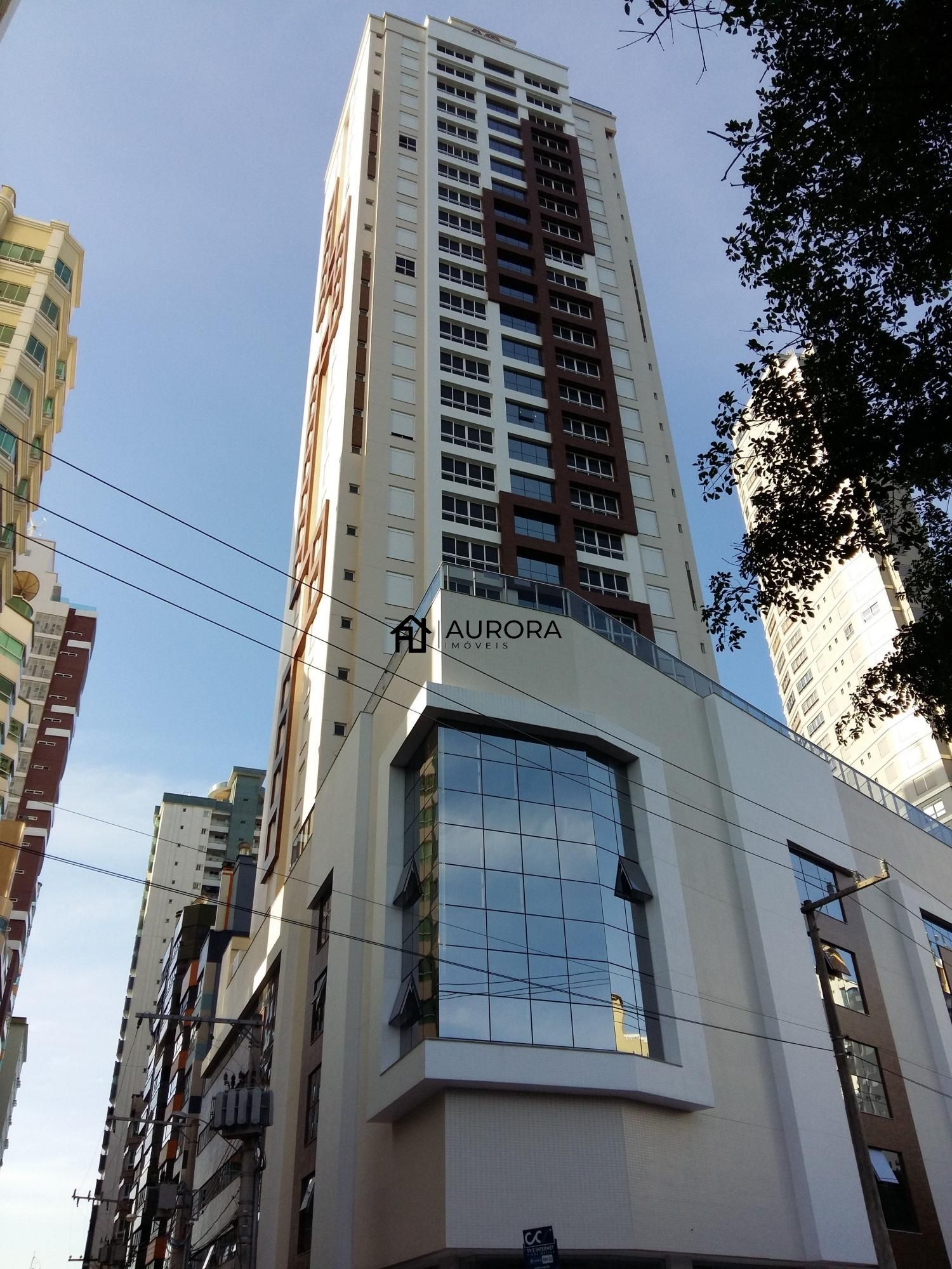 Apartamento à venda com 4 quartos, 308m² - Foto 2