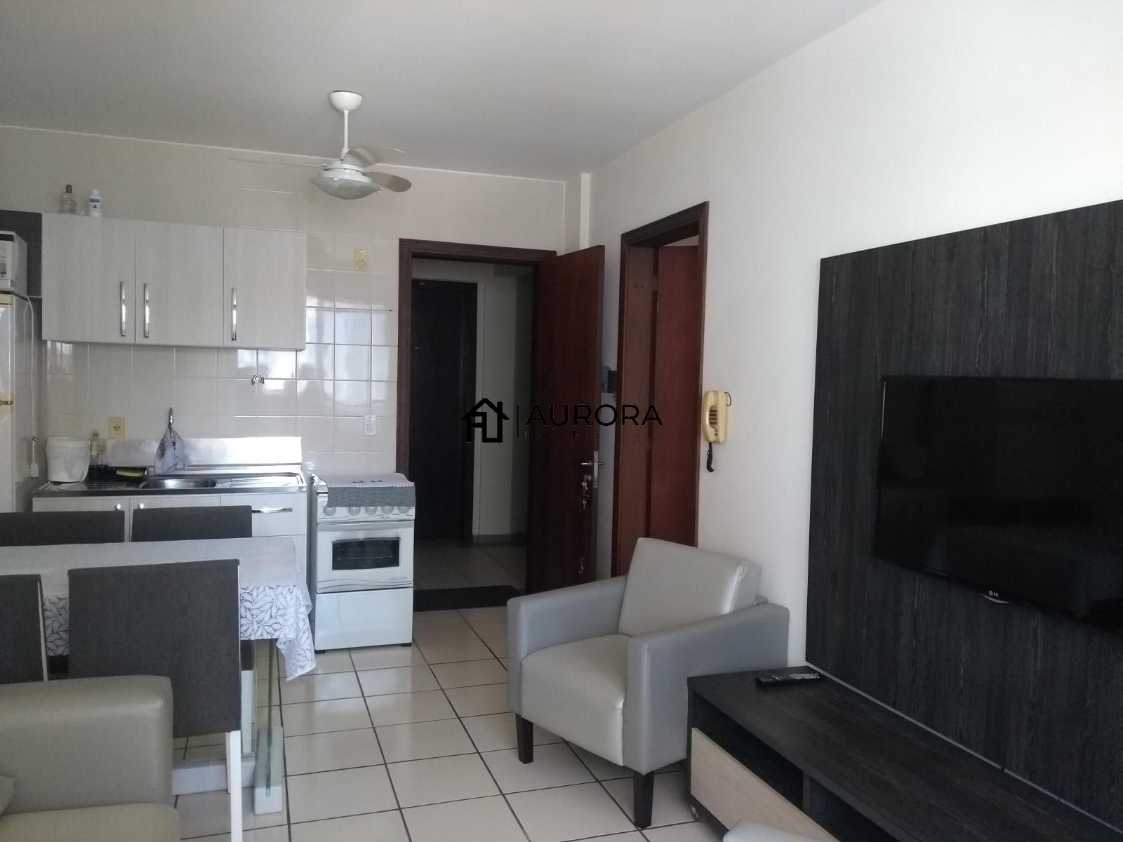 Apartamento à venda com 2 quartos, 70m² - Foto 2