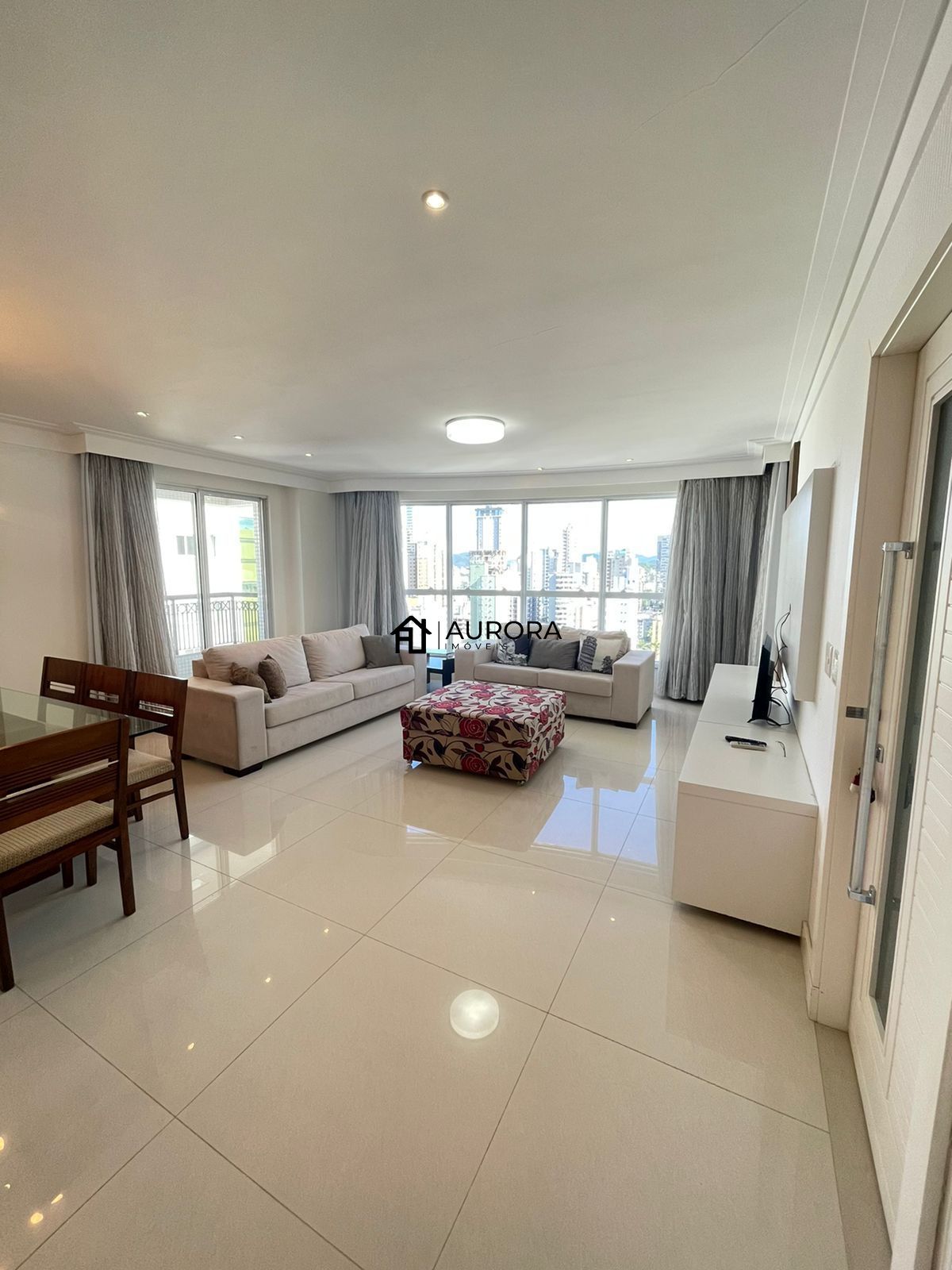 Apartamento, 3 quartos, 152 m² - Foto 2