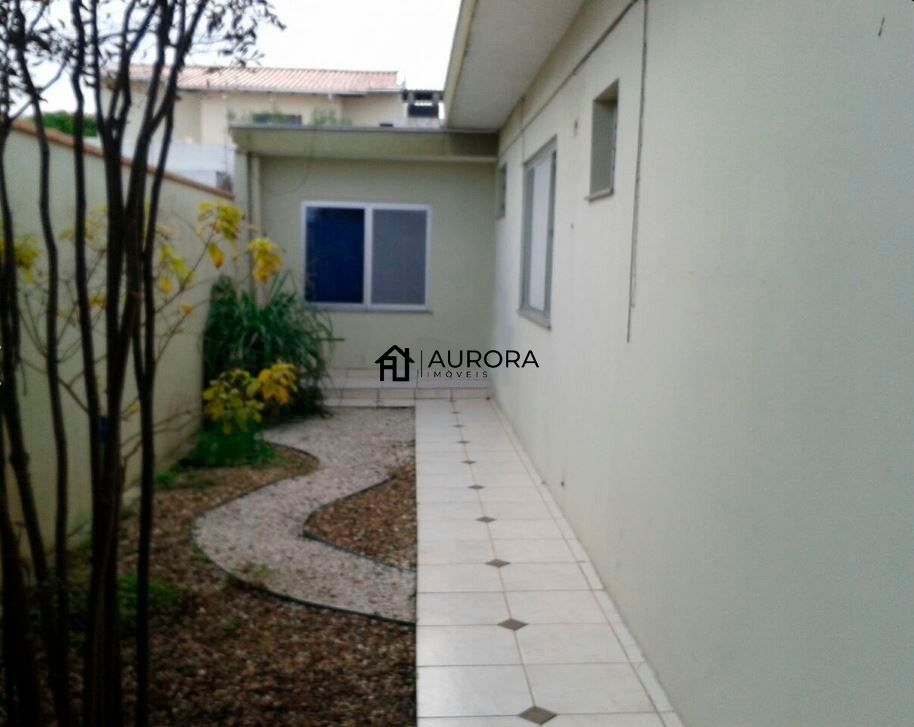 Casa à venda com 4 quartos, 300m² - Foto 12