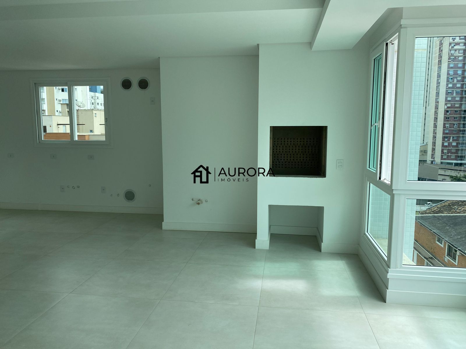 Apartamento à venda com 3 quartos, 137m² - Foto 4