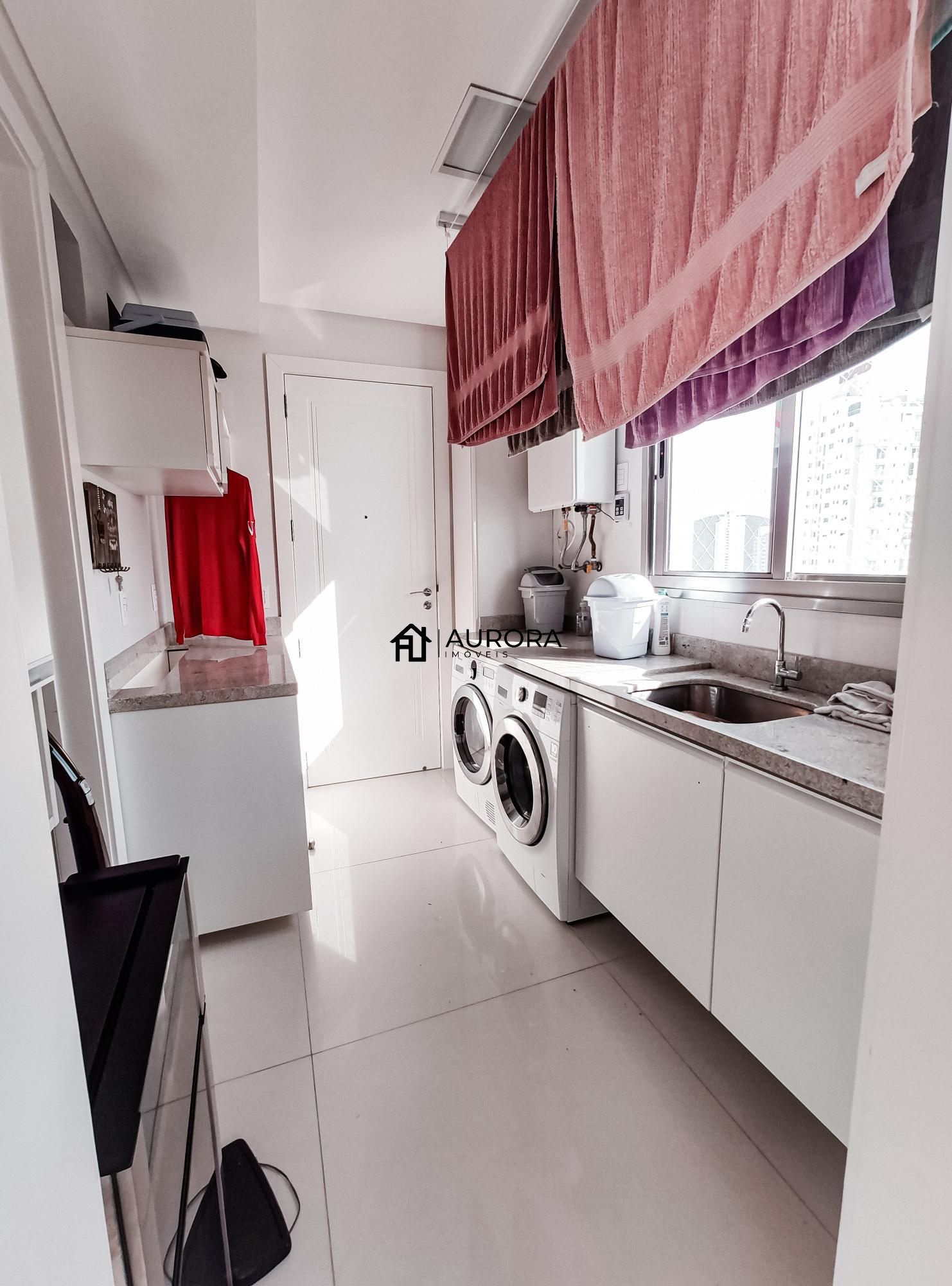 Apartamento à venda com 4 quartos, 213m² - Foto 3