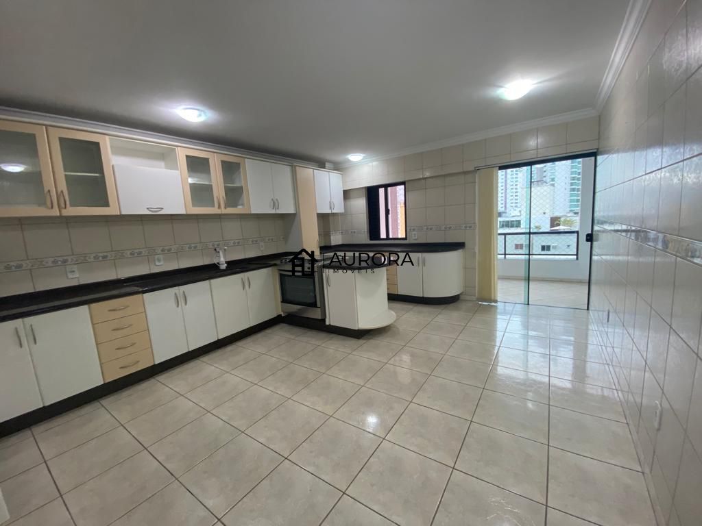 Apartamento à venda com 3 quartos, 157m² - Foto 11