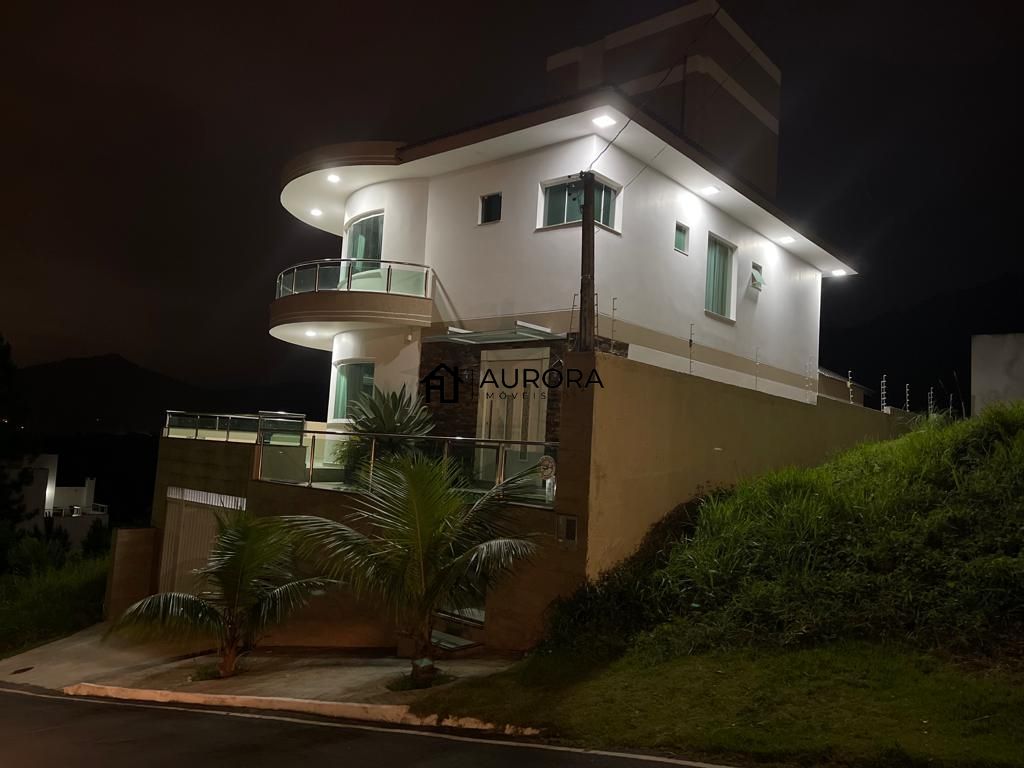 Casa à venda com 4 quartos, 350m² - Foto 1