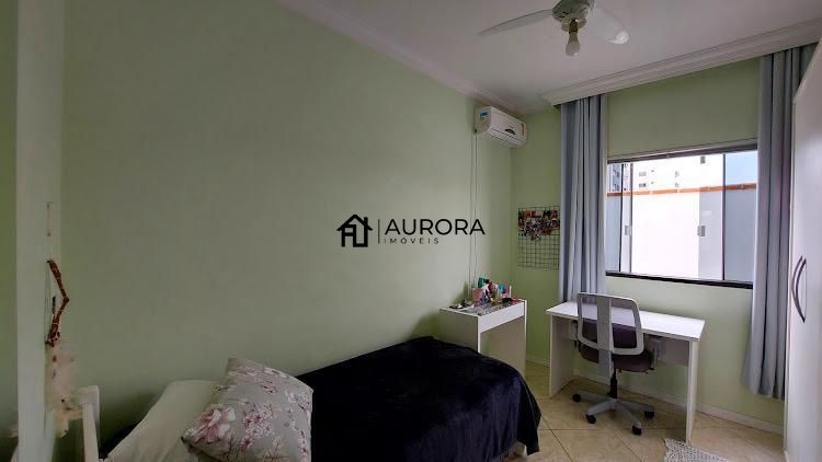 Casa à venda com 4 quartos, 280m² - Foto 11