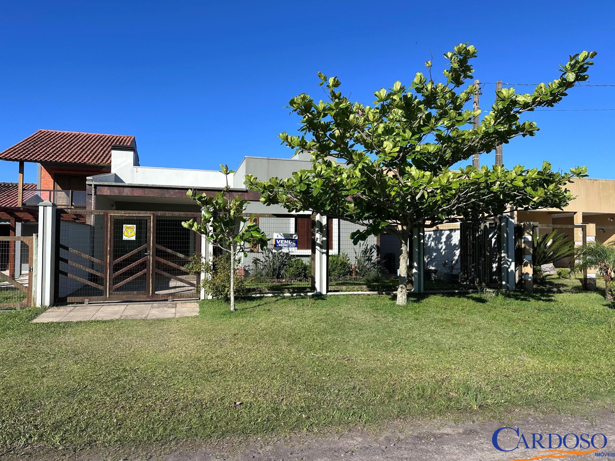 Casa com 4 Dormitórios à venda, 150 m² por R$ 625.000,00 Casa com 4 Dormitórios à venda, 150 m² por R$ 625.000,00